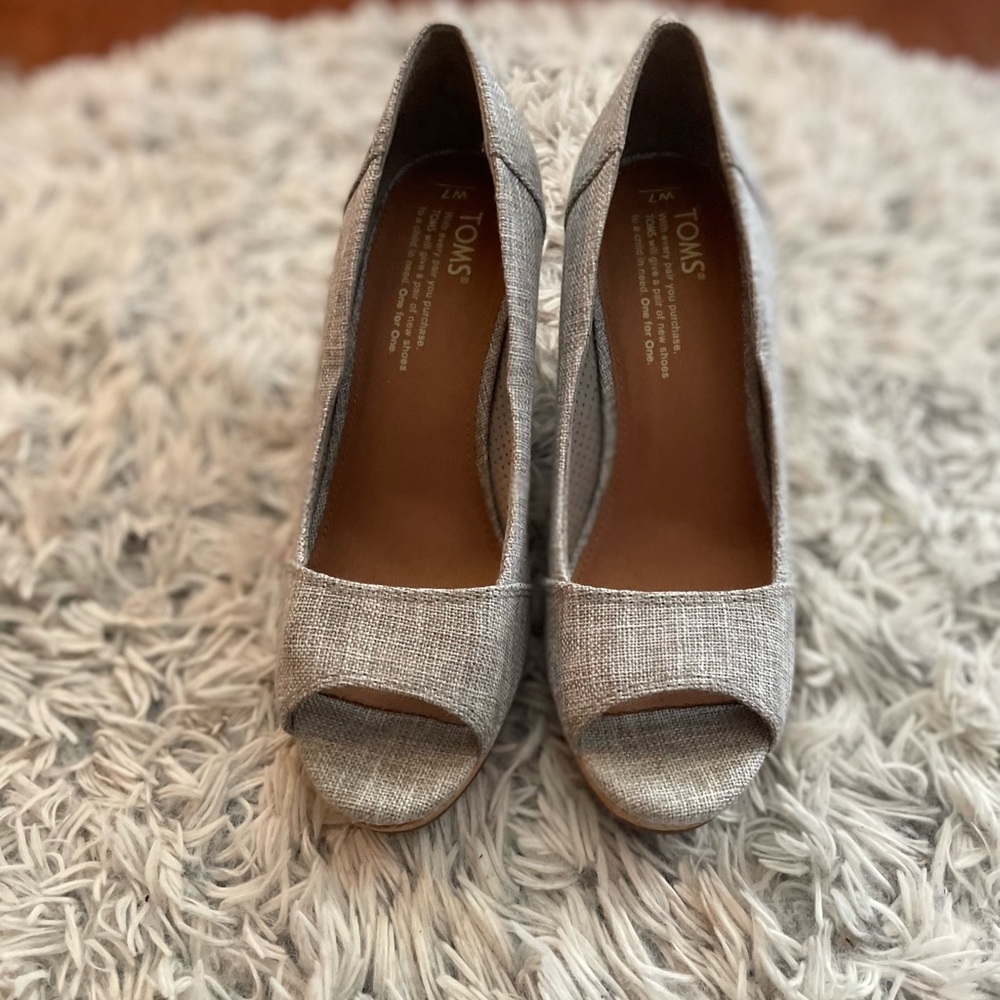 Toms size 7 wedges
